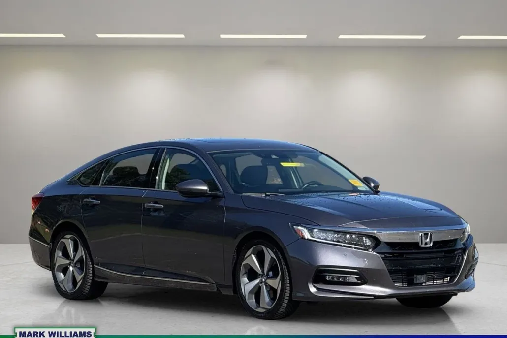 2020 Honda Accord Touring 2.0T photo 1