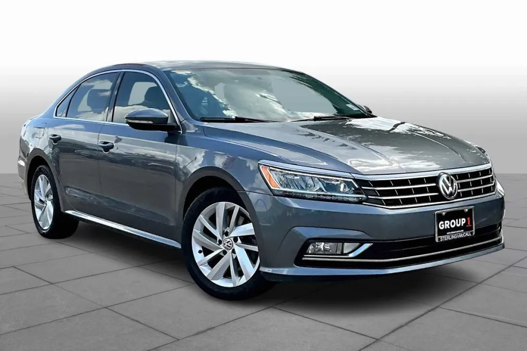 2018 Volkswagen Passat 2.0T SE photo 1