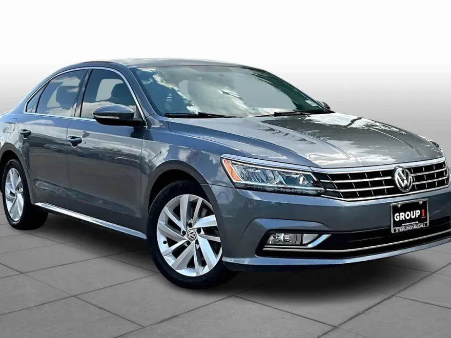 2018 Volkswagen Passat 2.0T SE photo 1