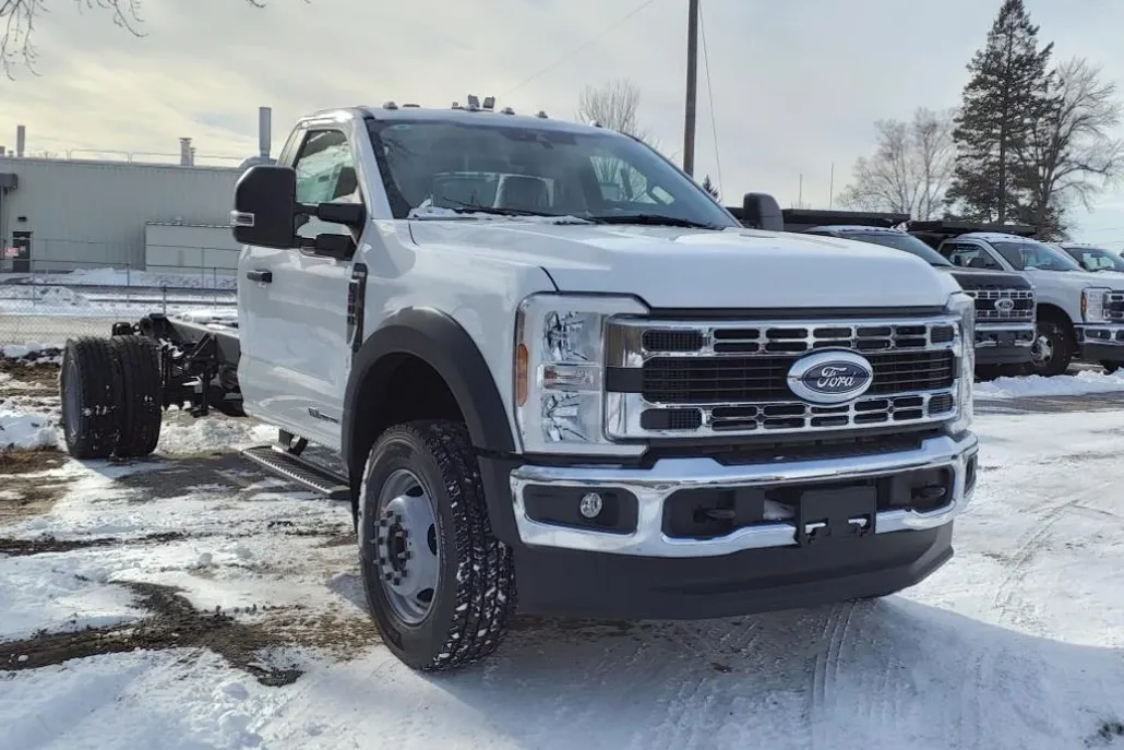 2024 Ford F-600 photo 1