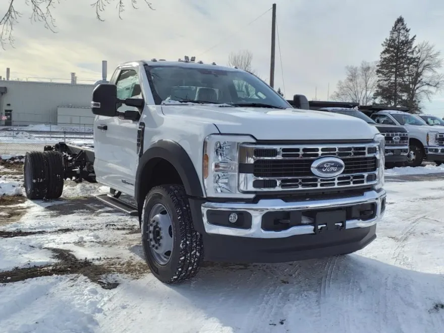 2024 Ford F-600 photo 1