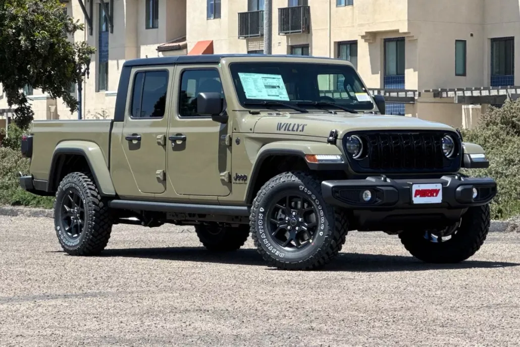 2025 Jeep Gladiator Willys photo 1
