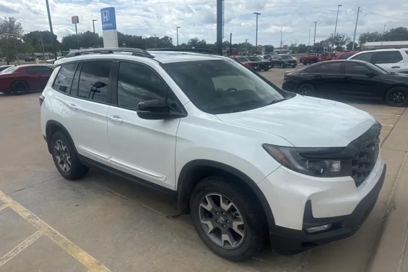 2023 Honda Passport TrailSport photo 1