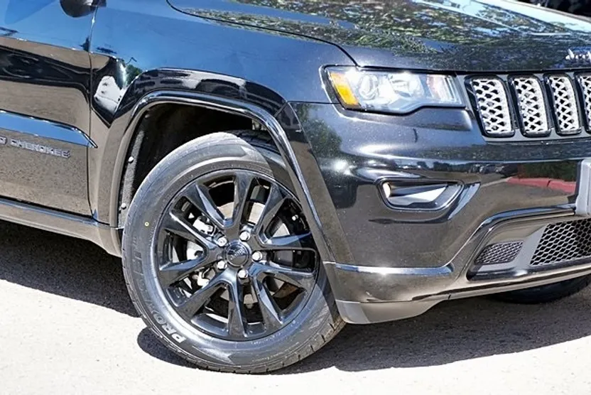 2018 Jeep Grand Cherokee Altitude photo 1