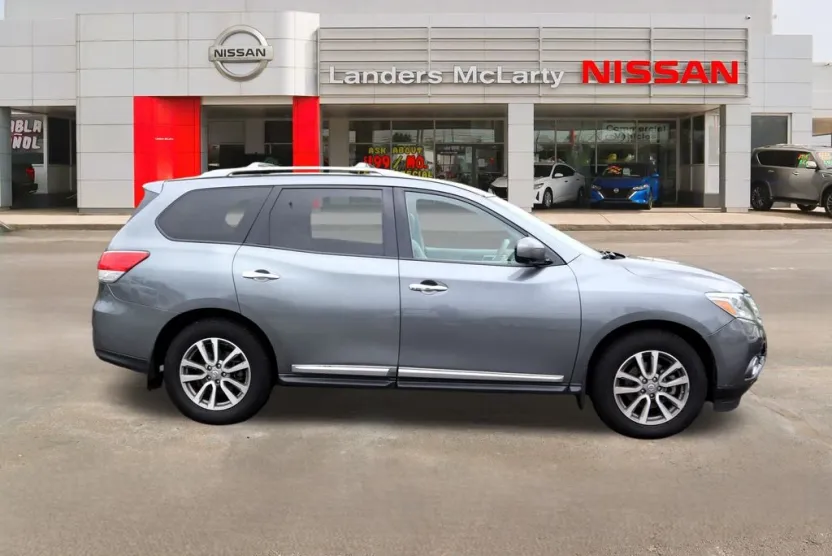 2015 Nissan Pathfinder SL photo 1