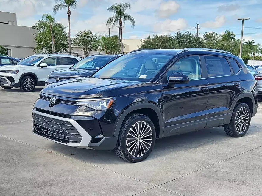 2025 Volkswagen Taos SE photo 1