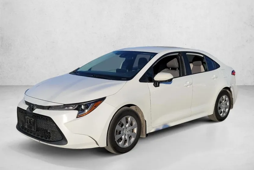 2021 Toyota Corolla LE photo 1
