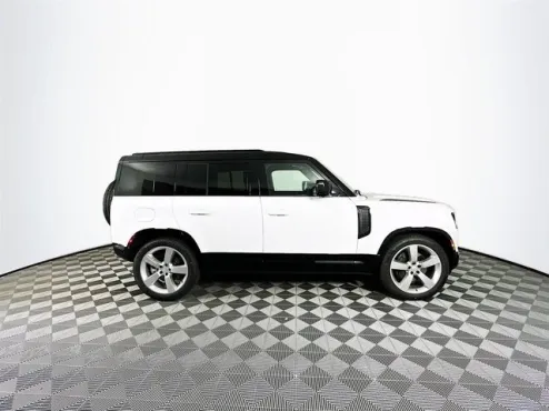 2025 Land Rover Defender 110 X SE photo 4