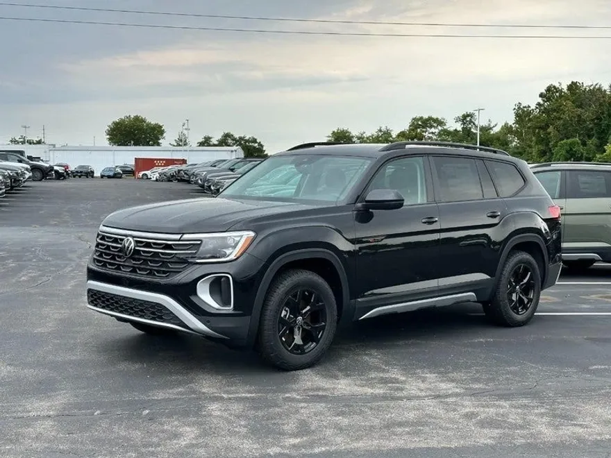 2025 Volkswagen Atlas Peak Edition SE Technology photo 1