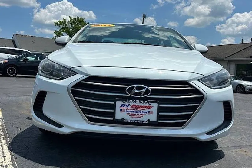 2017 Hyundai Elantra SE photo 1