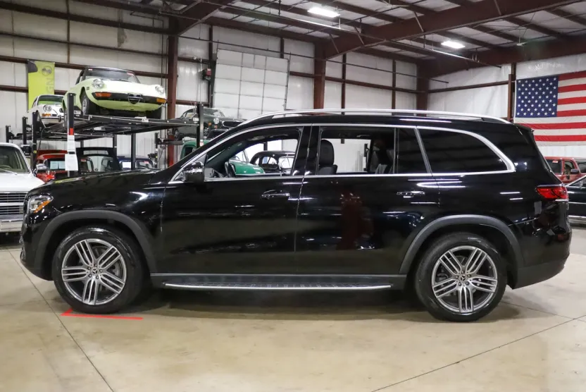 2023 Mercedes Benz GLS 450 4MATIC photo 1
