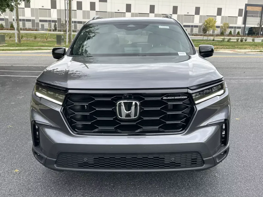 2025 Honda Pilot Black Edition photo 1