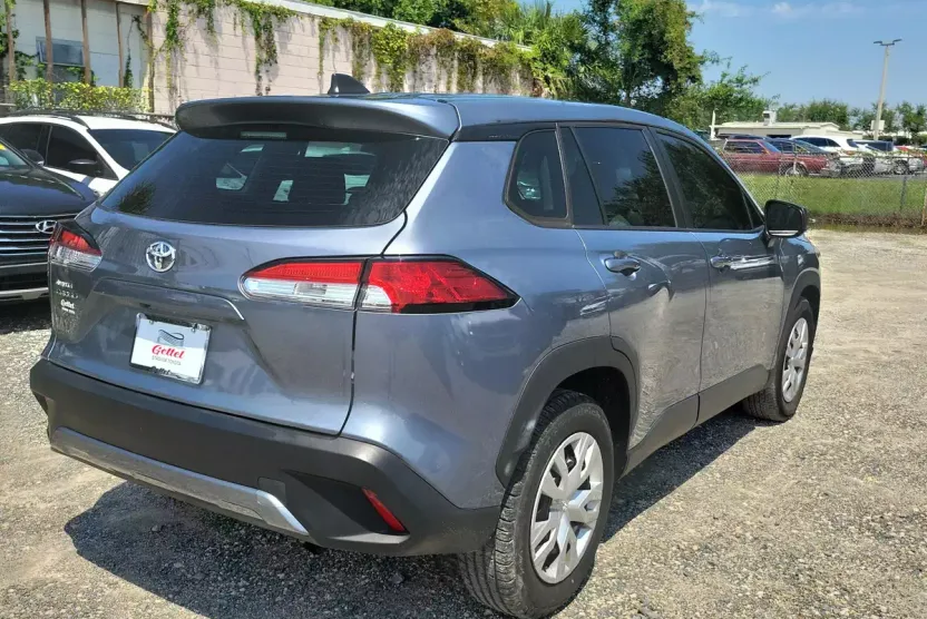 2022 Toyota Corolla Cross L photo 1