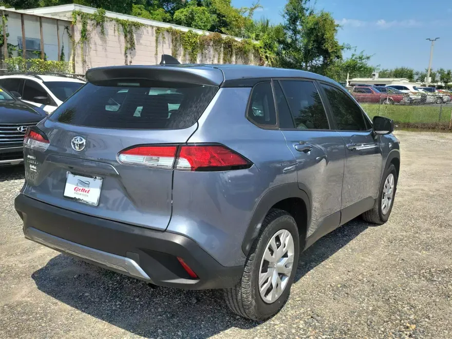 2022 Toyota Corolla Cross L photo 1