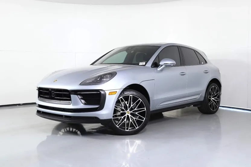 2024 Porsche Macan T photo 1