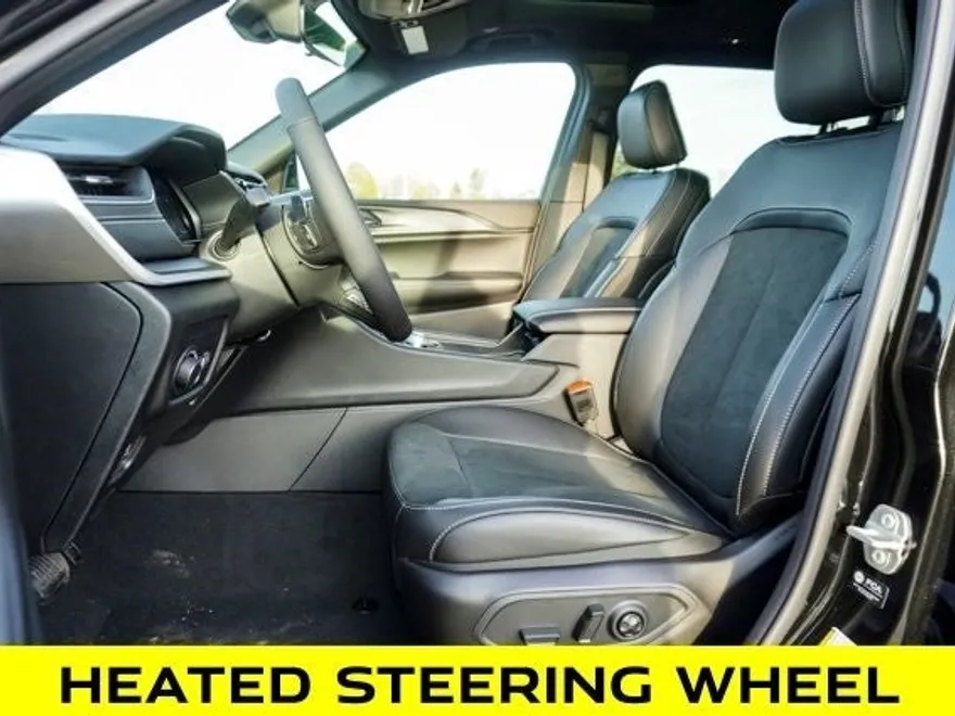 2025 Jeep Grand Cherokee Altitude photo 15