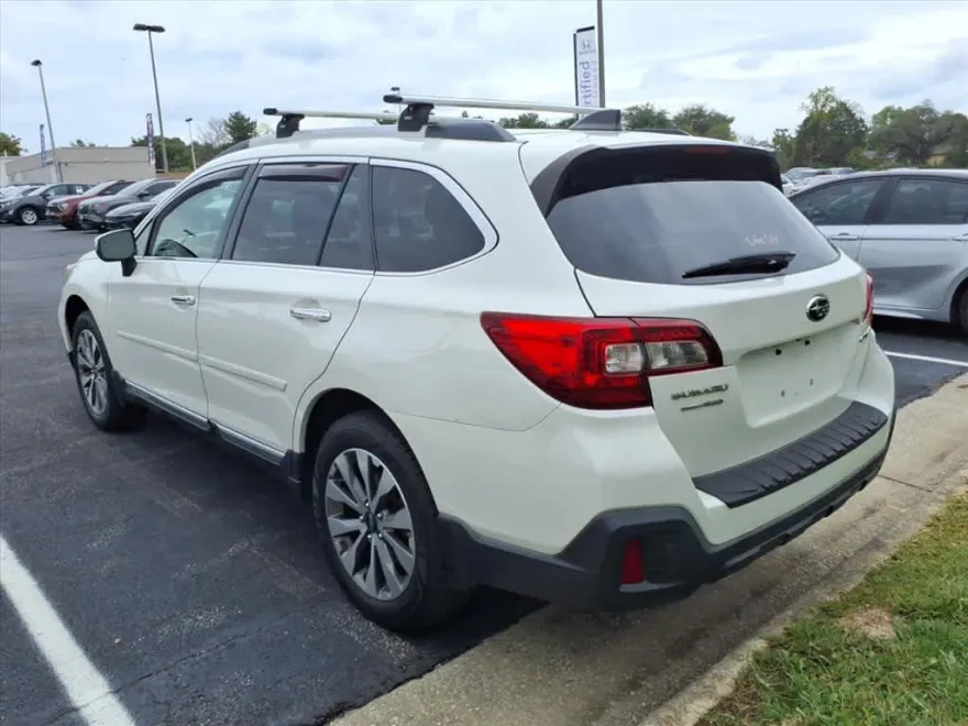 2018 Subaru Outback Touring photo 1