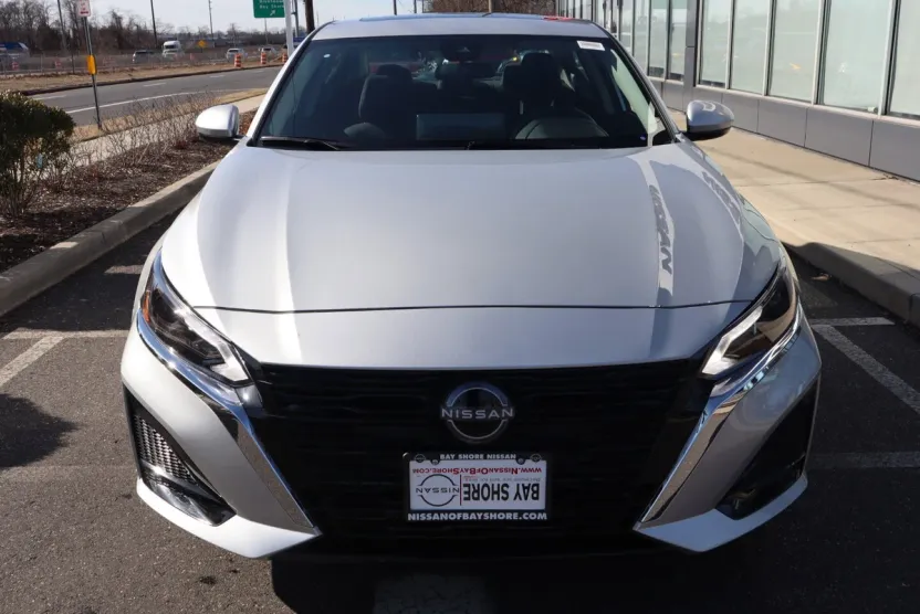 2025 Nissan Altima SV photo 1