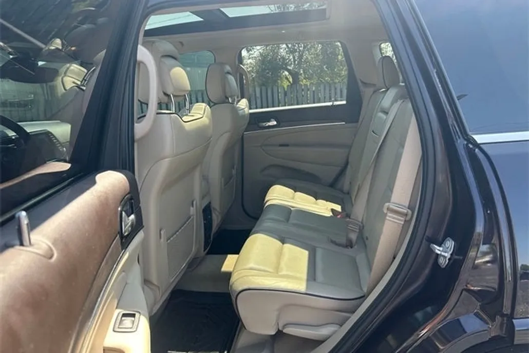 2020 Jeep Grand Cherokee Overland photo 1