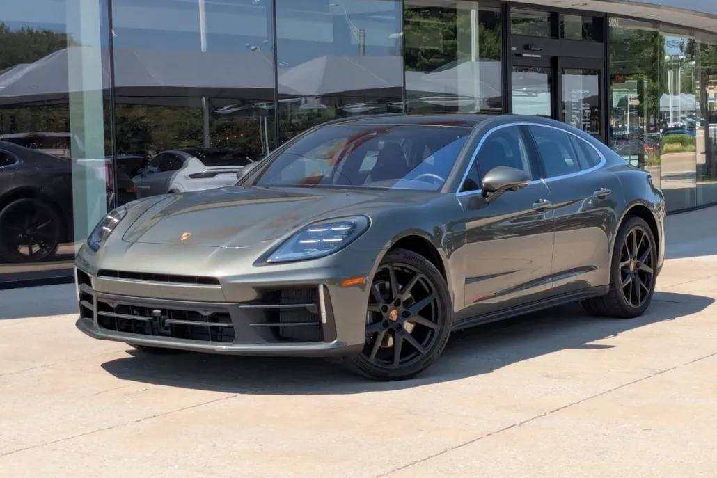2025 Porsche Panamera 4 photo 1