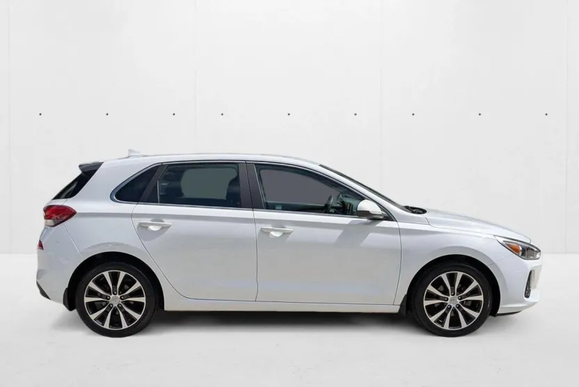 2020 Hyundai Elantra GT photo 1