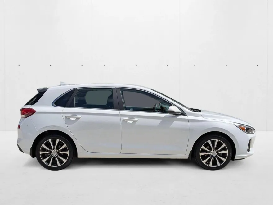 2020 Hyundai Elantra GT photo 1