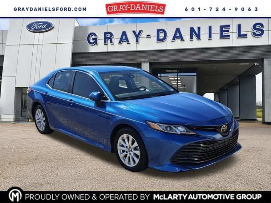 2020 Toyota Camry LE photo 1