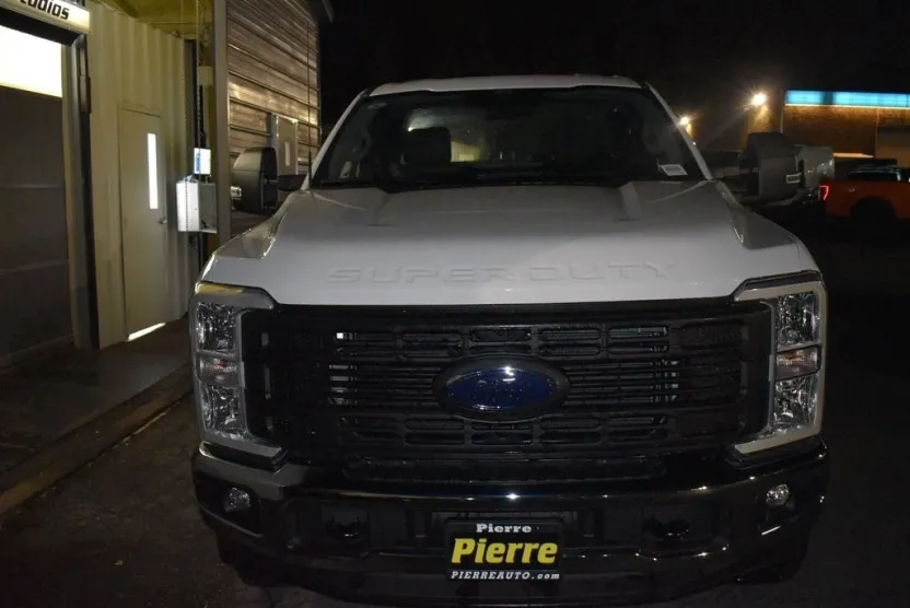 2025 Ford F-350 photo 1