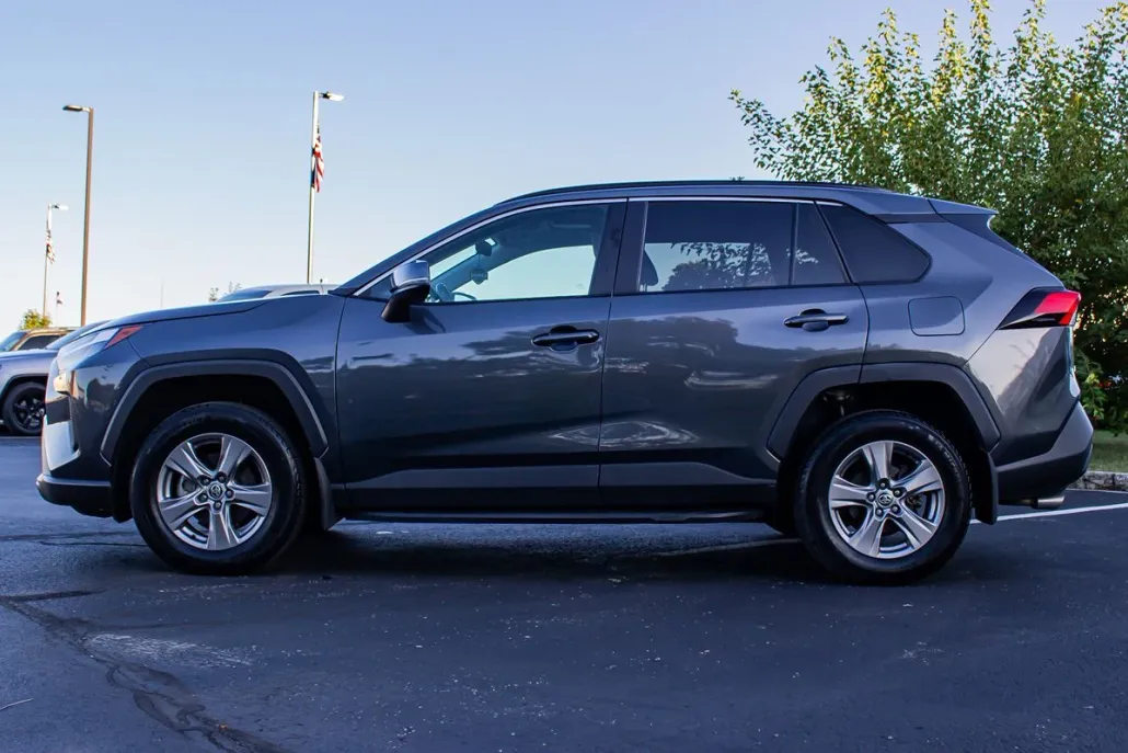 2023 Toyota RAV4 XLE photo 1