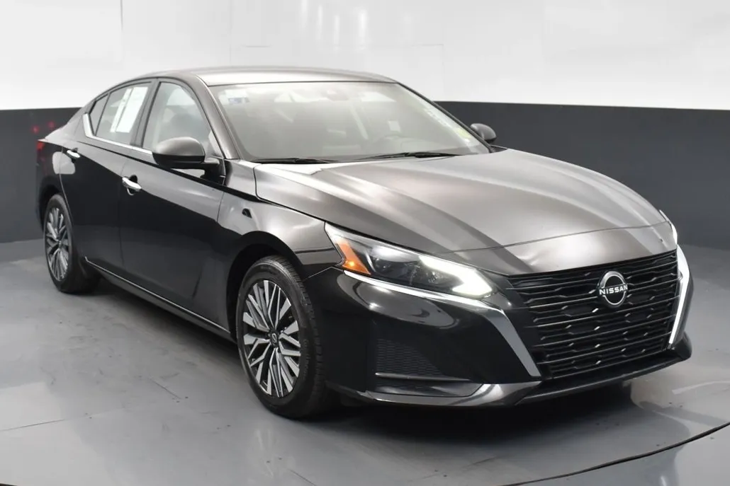 2024 Nissan Altima 2.5 SV photo 1