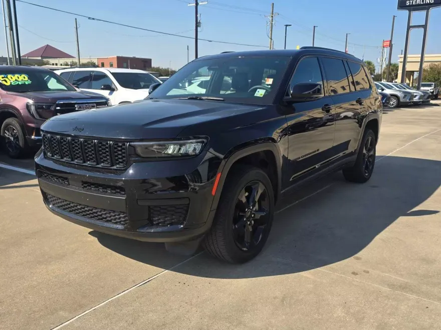 2023 Jeep Grand Cherokee Laredo Altitude photo 1