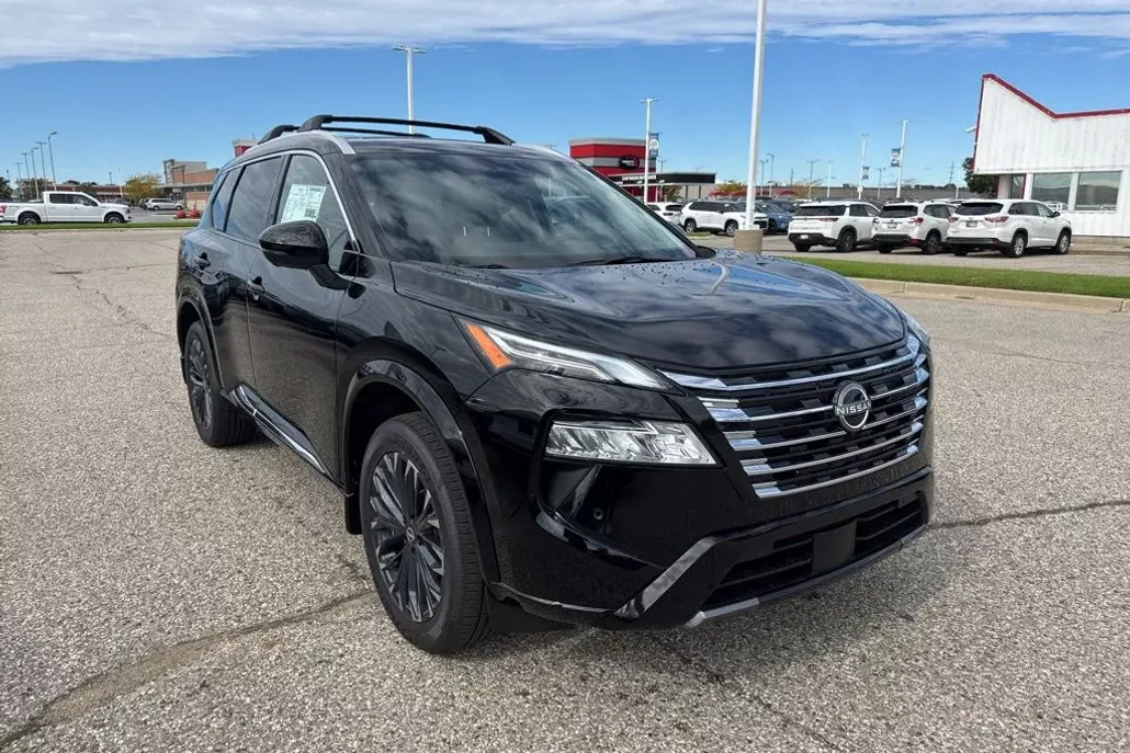 2026 Nissan Rogue Platinum photo 1