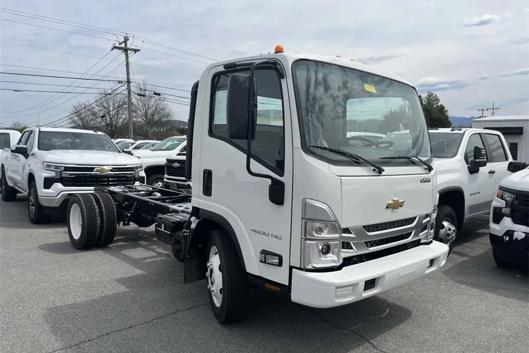 2024 Chevrolet Silverado 4500HD Base photo 1