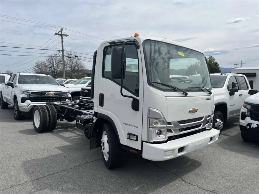 2024 Chevrolet Silverado 4500HD Base photo 1