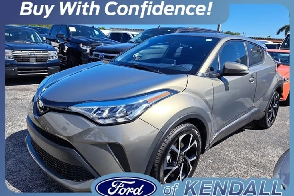 2021 Toyota C-HR XLE photo 1