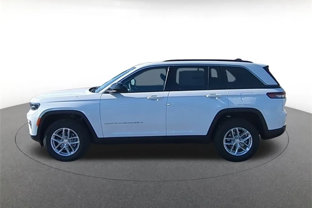 2025 Jeep Grand Cherokee Laredo photo 1