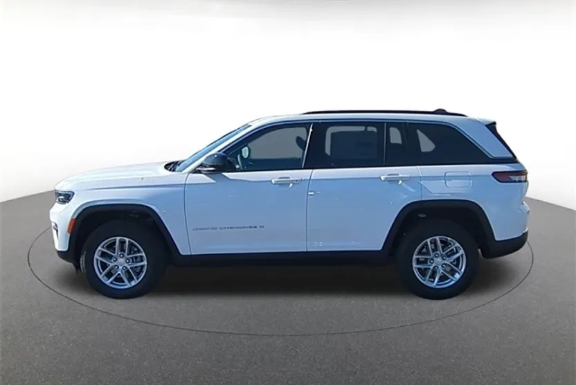 2025 Jeep Grand Cherokee Laredo photo 1