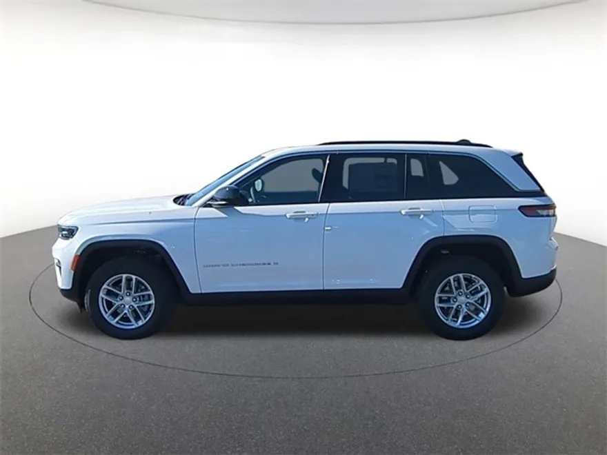2025 Jeep Grand Cherokee Laredo photo 1