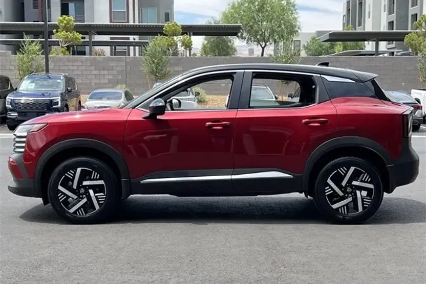 2025 Nissan Kicks SV photo 1