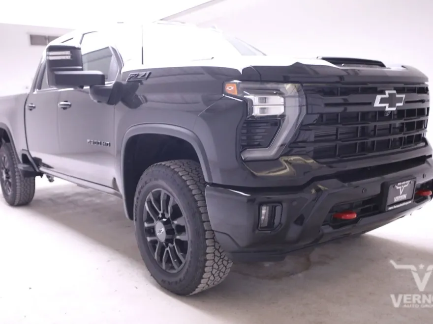 2025 Chevrolet Silverado 2500HD LT photo 1