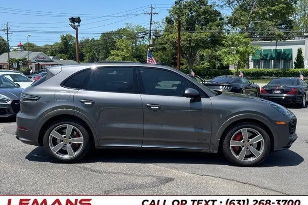2021 Porsche Cayenne GTS photo 1