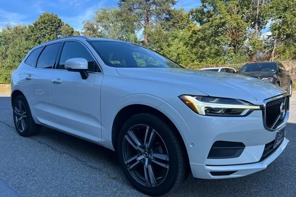2019 Volvo XC60 T5 Momentum photo 1
