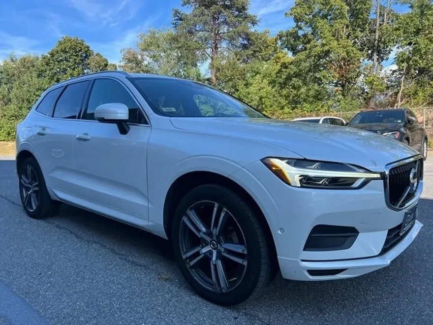 2019 Volvo XC60 T5 Momentum photo 1