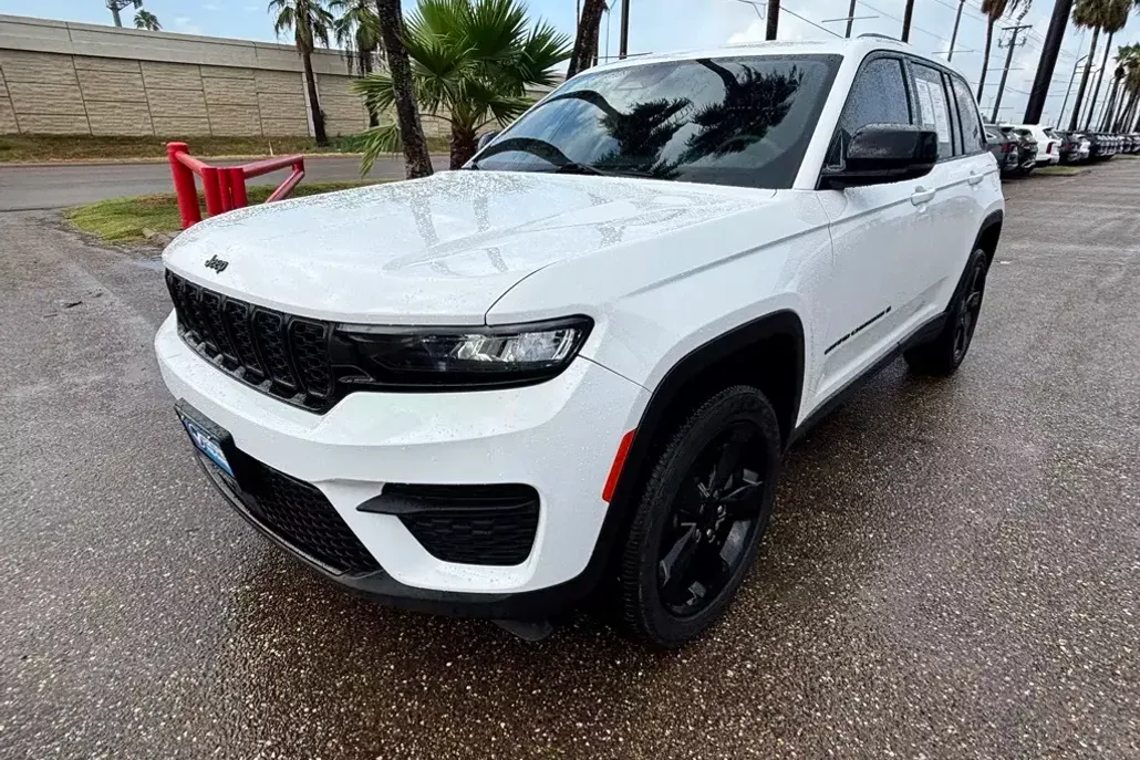 2023 Jeep Grand Cherokee Altitude photo 1