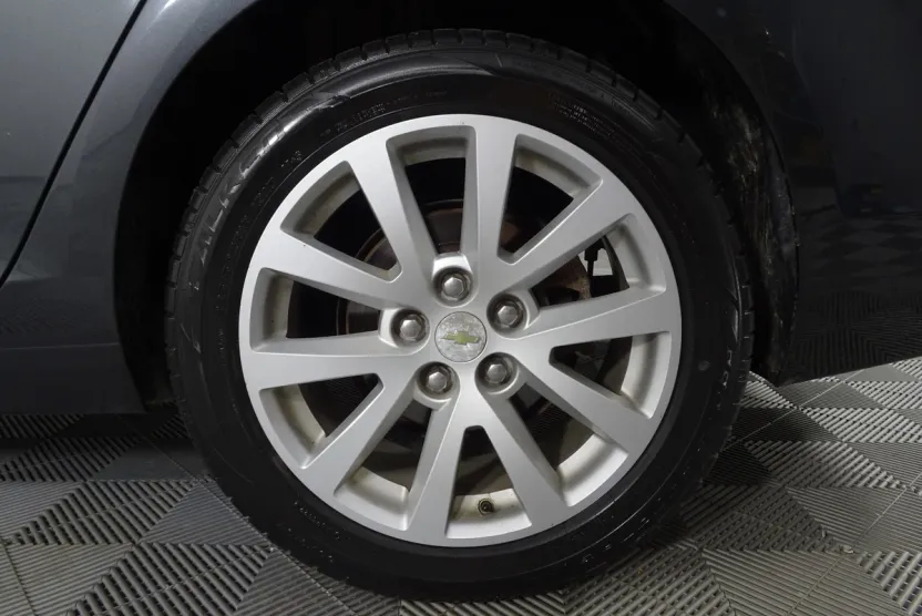 2015 Chevrolet Malibu 2LT photo 1