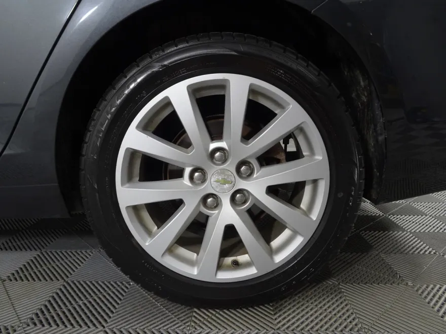 2015 Chevrolet Malibu 2LT photo 1