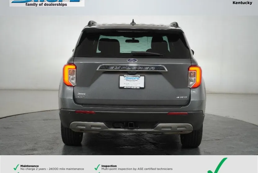 2023 Ford Explorer XLT photo 1