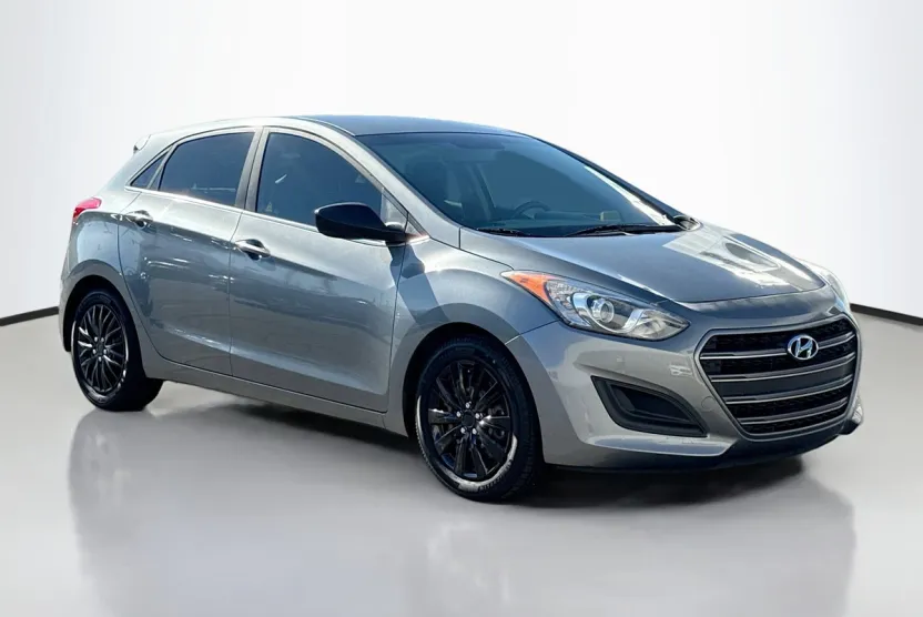 2017 Hyundai Elantra GT Base photo 1