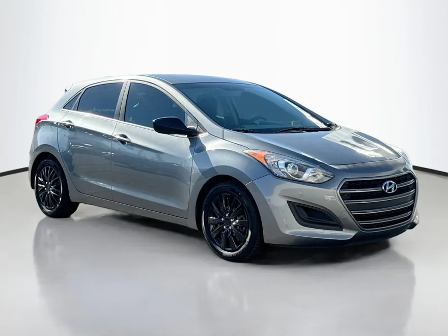 2017 Hyundai Elantra GT Base photo 1