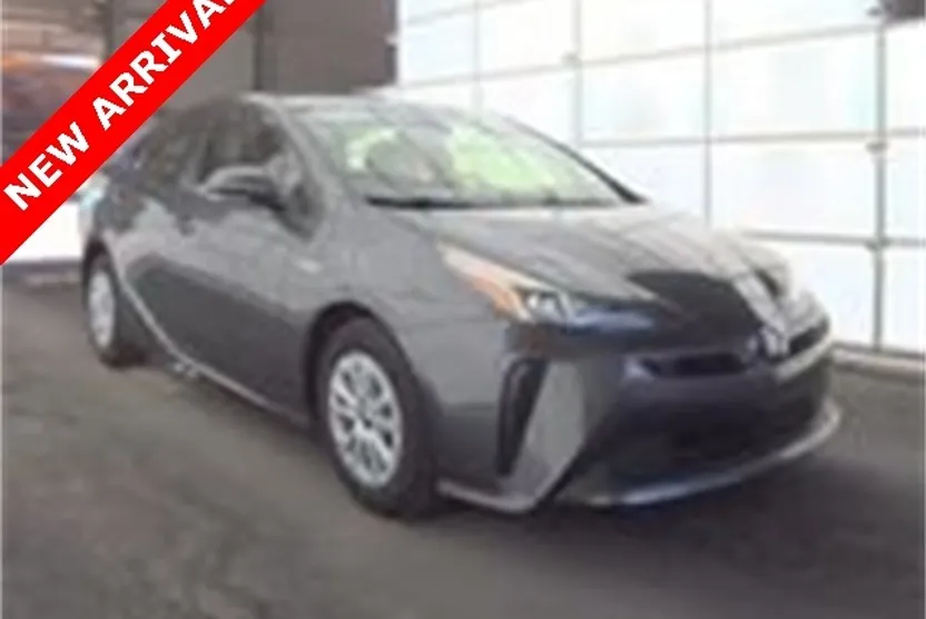 2022 Toyota Prius LE photo 1